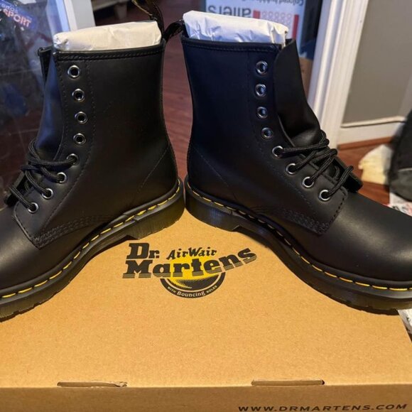 Dr. Martens 1460W Women's Original Smooth Leather Lace Up Boots - Black, Size 6 - Picture 1 of 3